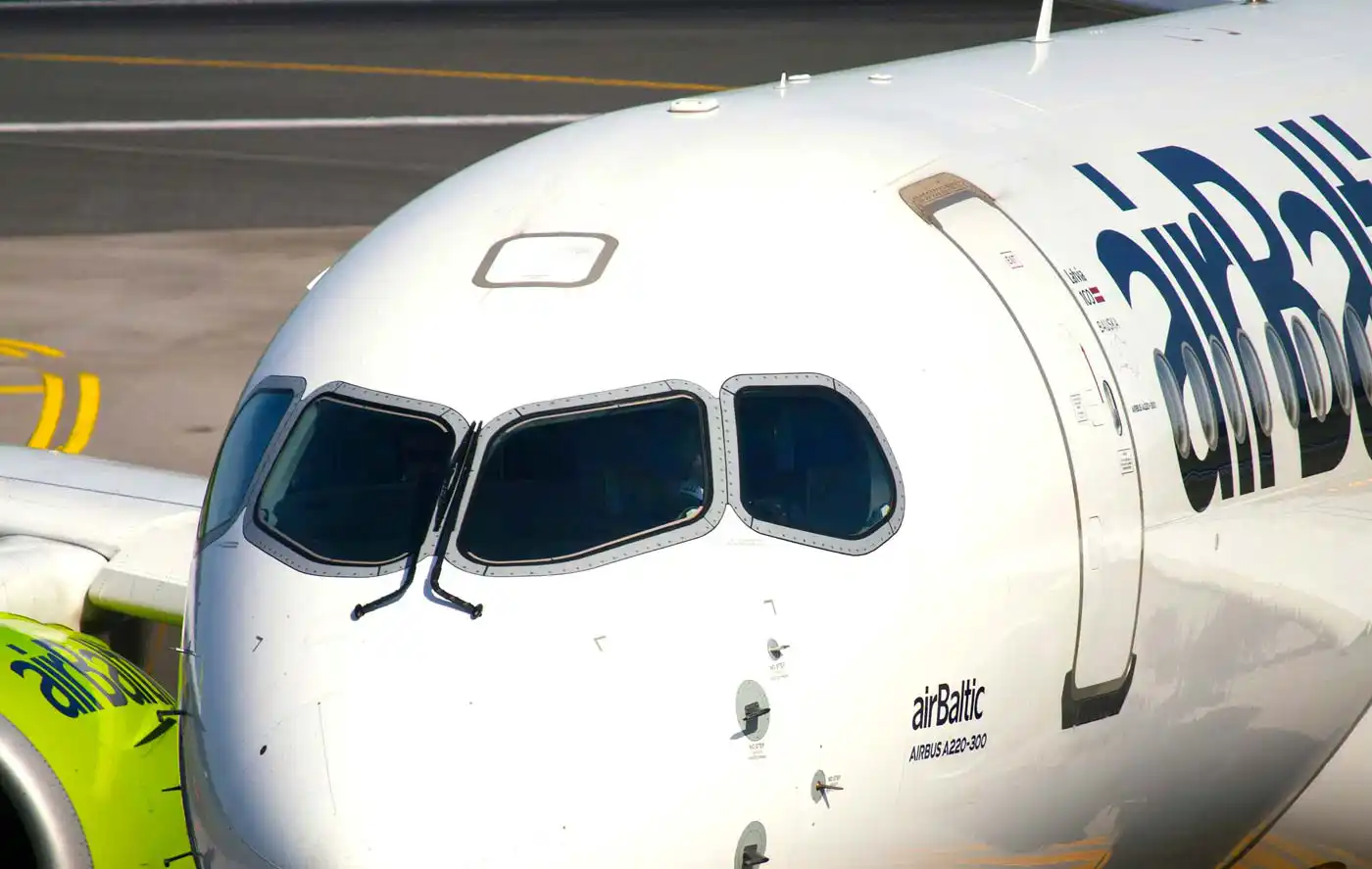 AirBaltic Flight Struggles to Land at Madeira Airport