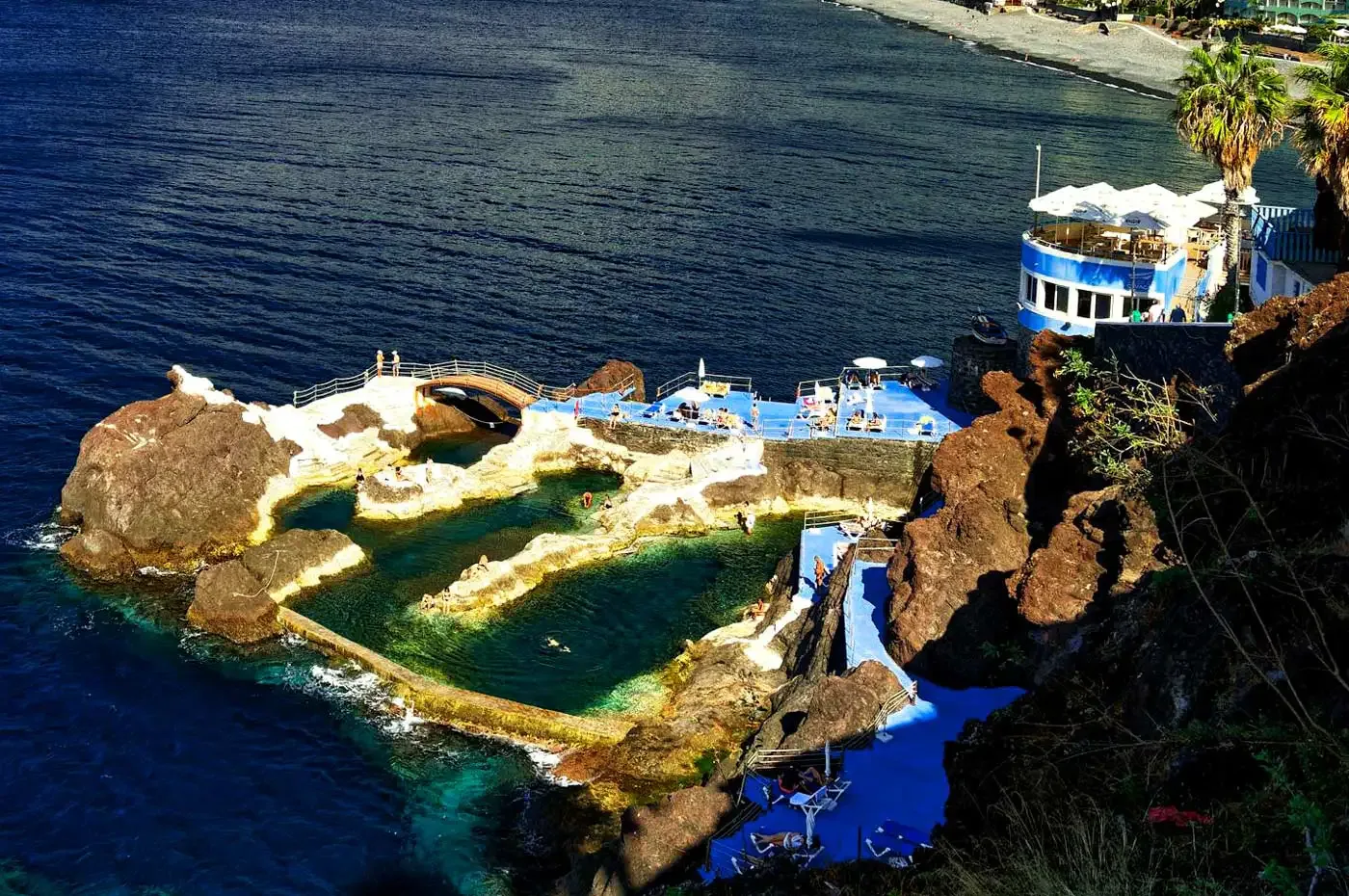 Swiss Tourist Dies After Cardiac Arrest at Doca do Cavacas
