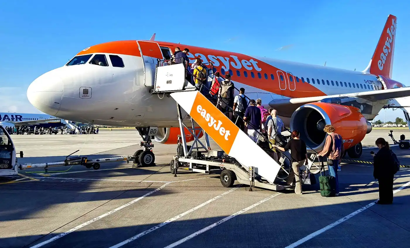 EasyJet Travelers to Madeira Stuck on Plane for 6 Hours