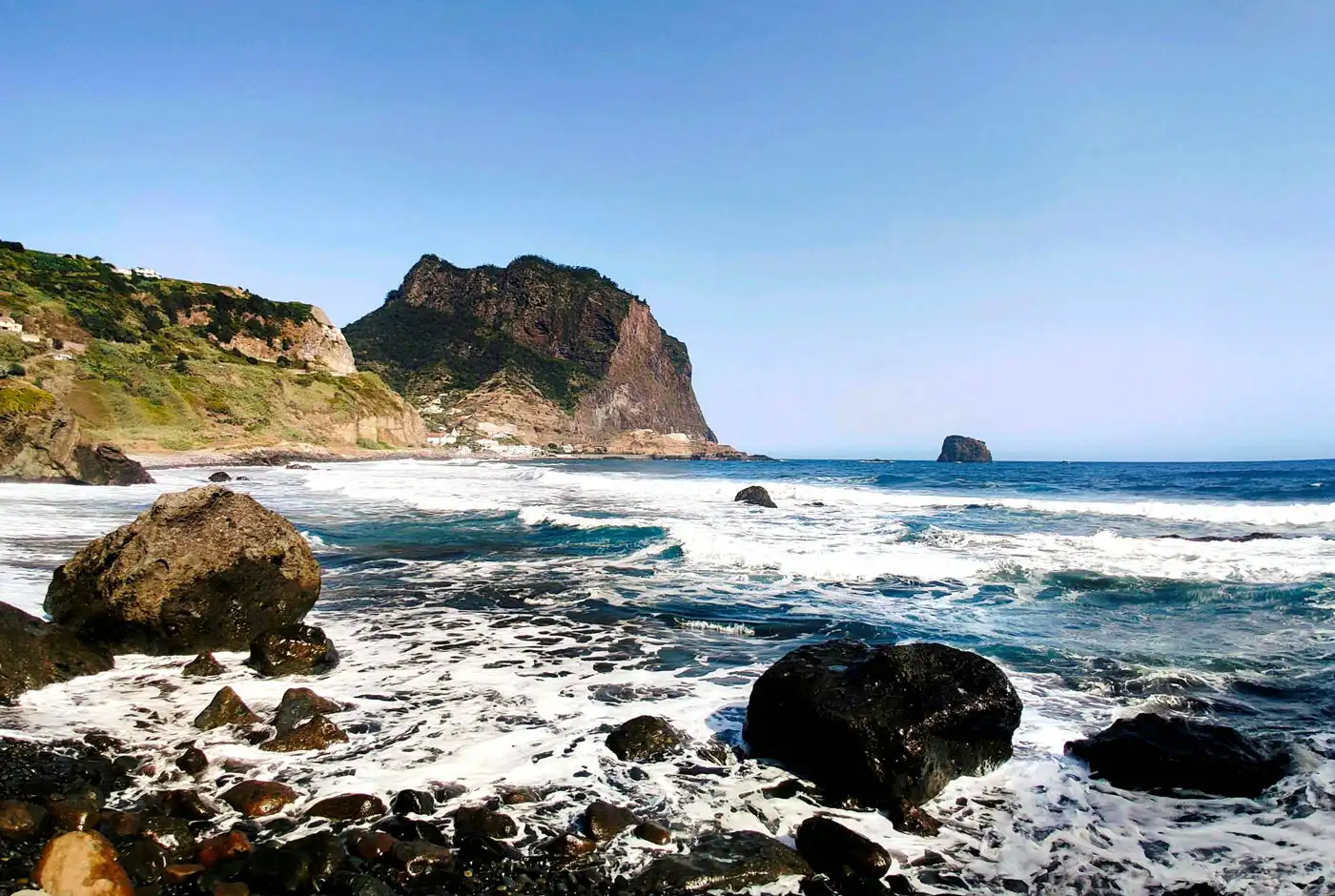 Machico Sea Rescue: 44 Year-Old Irish Man Dies, Teen Survives